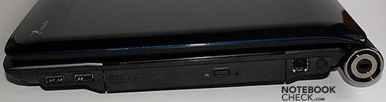 Rechte Seite: 2x USB, optisches Laufwerk, Modem, Kensington Lock