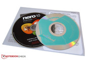 Als Zubehör erhält man einen Quick-Start-Guide, eine Treiber-DVD und eine Multimedia Suite von Nero.