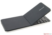 Das Microsoft Wedge Mobile Keyboard funktioniert auch mit dem Venue 7, aber nutzt die amerikanische Tastaturbelegung.