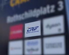 CRIF-Logo auf einem Adressschild hervorgehoben
