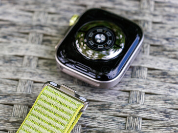 Das Armband lässt sich über einen speziellen Mechanismus tauschen (Bildquelle: Daniel Schmidt)