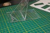 Beim Schneiden von Acryl ergeben sich sehr saubere, weitere transparente Schnittkanten