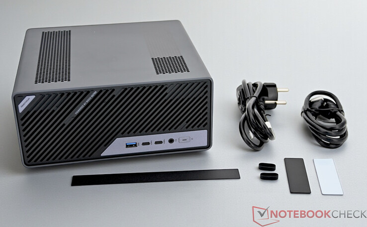 Der Lieferumfang des Minisforum MS-02 Ultra