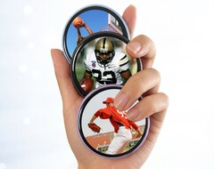 Der Smart Video Pin will klassische Pins durch ein rundes Display modernisieren.