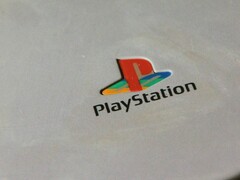 Sony veröffentlichte die ursprüngliche PlayStation erstmals 1994 in Japan.