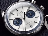 Timex Marlin Jet Chronograph TW2Y89900 mit silberweißem Zifferblatt und blauen Hilfszifferblättern