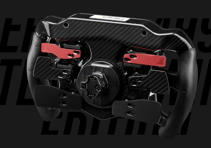 Das Thrustmaster Ferrari 499P-Lenkrad verfügt über zwei Schaltpedale aus Kohlefaser sowie vier analoge Metallpedale.