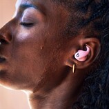 Die Powerbeats Fit werden in vier Farben angeboten, inklusive Pink. (Bildquelle: Apple)