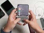 Der Clicks Communicator fällt trotz Tastatur relativ kompakt aus.