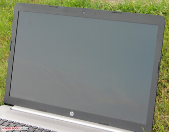 Das 470 G7 im Freien (fotografiert bei bedecktem Himmel)