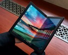 Lenovo zeigt sein erstes faltbares Notebook mit flexiblem Display (Bild: TheVerge)