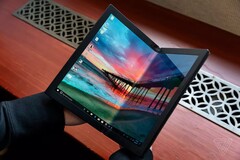 Lenovo zeigt sein erstes faltbares Notebook mit flexiblem Display (Bild: TheVerge)