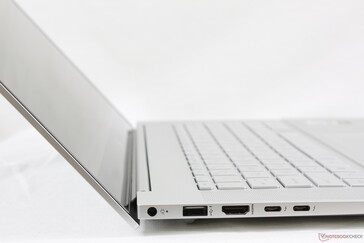 Maximaler Öffnungswinkel des Displays (~140 Grad)