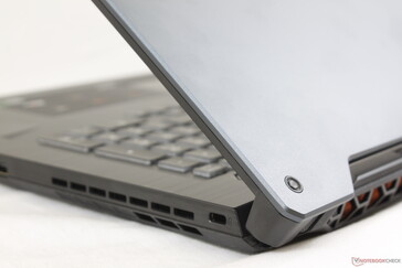 Der äußere Deckel besteht allerdings aus Metall und ist deutlich stabiler. Es ist auch eine zweite Option erhältlich