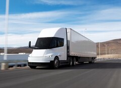 Tesla beginnt mit der Serien-Auslieferung des Semi am Standort Sparks, Nevada. (Quelle: Tesla)