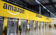 Amazon gibt dicken Quartalsgewinn von fast 2 Milliarden US-Dollar bekannt.