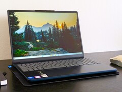 Ryzen 7 und eine 1-TB-SSD: Das Lenovo IdeaPad Slim 3 15ARP10 ist baugleich mit dem hier abgebildeten Intel-Schwestermodell (Bild: Allen Ngo).