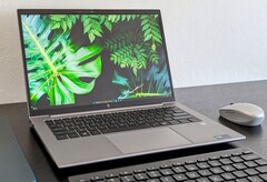 Die AMD-Variante des HP ZBook Firefly 14 G11 ist derzeit um mehr als 15 Prozent rabattiert (Bildquelle: Allen Ngo)