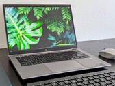 Die AMD-Variante des HP ZBook Firefly 14 G11 ist derzeit um mehr als 15 Prozent rabattiert (Bildquelle: Allen Ngo)