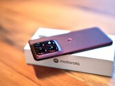 Schlank ist das Motorola Edge 70 Pro und bietet dennoch einen großen Akku und wireless charging.