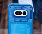 Das Nothing Phone (4a) wird in vier Farben angeboten, inklusive kräftigem Blau.