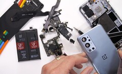 So will man sein teures Smartphone-Flaggschiff nicht erhalten, außer man ist der YouTube Channel JerryRigEverything.