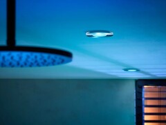 Der Philips Hue Xamento Einbauspot ist jetzt auch in Weiß verfügbar und ergänzt die bisherigen Varianten in Silber (im Bild) und Schwarz. (Bildquelle: Philips Hue)