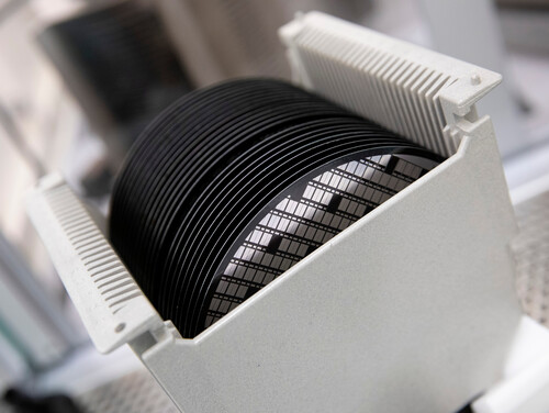 Sie sind klein, leistungsstark und extrem effizient: Halbleiter aus Siliziumkarbid (SiC) | (Bild: Bosch)