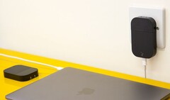 Das mit 14 mm bislang dünnste USB-C-Netzteil liefert 45 Watt via USB-C.
