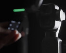 DIe DJI Osmo Pocket 4P im Hintergrund