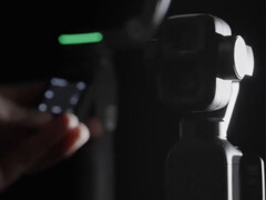 DIe DJI Osmo Pocket 4P im Hintergrund