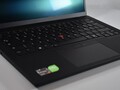 Ungleichbehandlung: Wie Lenovo die AMD-Variante des ThinkPad P14s Gen 5 AMD schlechter stellt (Bildquelle: Benjamin Herzig/Notebookcheck)