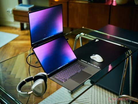 Dual-screen Gaming-Convertible mit RTX 5090 - Asus ROG Zephyrus Duo GX651 im Test