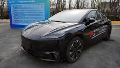 FAW Limousine mit Hybrid-Feststoffbatterie