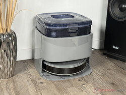 Lefant M3 Max beim Laden in seiner Station