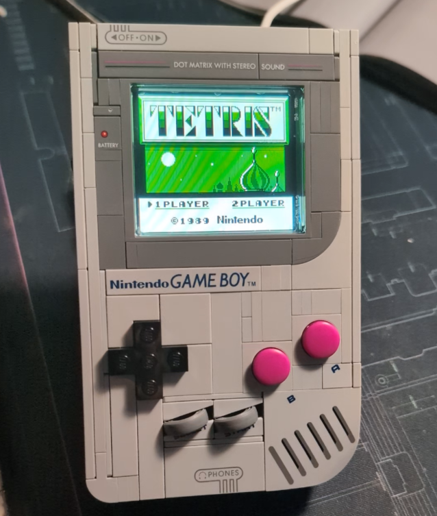 Auch wenn Normalsterbliche nicht in der Lage sind, dieses Kunststück zu vollbringen, verspricht Natalie, das Projekt zu veröffentlichen und somit jedem die Möglichkeit zu geben, es selbst zu versuchen. (Bildquelle: Nataliethenerd)