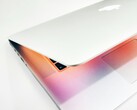 Apple soll künftig sowohl ein MacBook Pro mit LCD als auch ein MacBook Ultra mit OLED-Display anbieten.