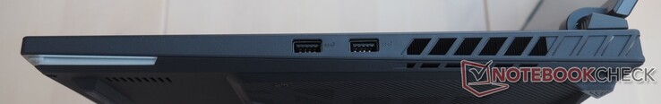 rechte Seite: 2x USB-A 3.2 Gen 2
