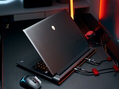 AMD Radeon RX 7900M gibt ihr Leistungsdebut: Alienware m18 R1 im Laptop-Test