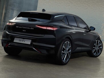Der kompakte DS N°4 ist mit drei Antriebs-Technologien erhältlich: selbstladender Hybrid, Plug-in-Hybrid und als vollelektrischer E-Tense (Bild: Stellantis).