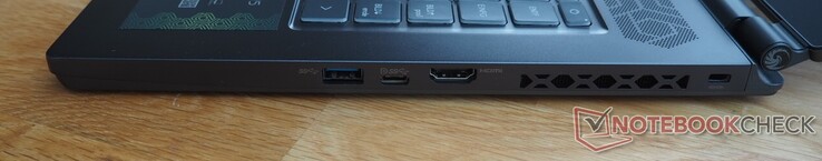 rechte Seite: USB-A 3.2 Gen2, USB-C 3.2 Gen2 (inkl. DisplayPort), HDMI, Kensington Lock