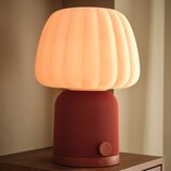 Die Kulglass Leuchte mit Bluetooth-Lautsprecher von IKEA (im Bild) ist jetzt in mehreren Ländern erhältlich. (Bildquelle: IKEA)