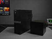 Der Minisforum 895D7 ist schmaler aber größer als die Steam Machine