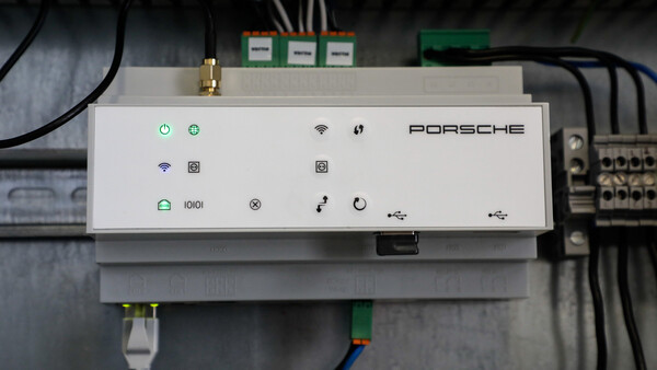 Bild: Porsche - Der Porsche Home Energy Manager überwacht den Energie- und Stromverbrauch. Er schützt den Hausanschluss vor Überlastung ("Blackout-Schutz") und ermöglicht die Nutzung von Smart-Charging-Funktionen.