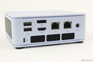 Rückseite: 2x USB-A 2.0, DisplayPort (4K60), HDMI 2.0 (4K60), 2x RJ-45 (2,5 Gbps), AC-Adapter, Kensington Lock