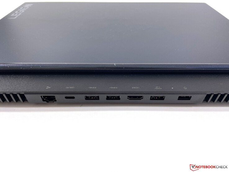 Hintere Anschlüsse beim Legion 5 mit Ryzen 5600H und GeForce RTX 3070 (Bilder: Eigene)