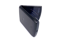 Das Clamshell-Design des Motorola Razr 2020 ist schick, aber das Smartphone ist einfach zu teuer.