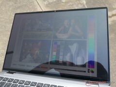 Im Freien bei bedecktem Himmel