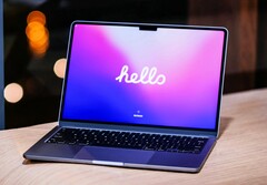Die kontroverse Notch des MacBook Pro soll in wenigen Stunden Geschichte sein.