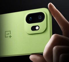 Das OnePlus 15T bietet trotz kompaktem Gehäuse eine Periskop-Tele-Kamera mit 3,5-fachem Zoom.